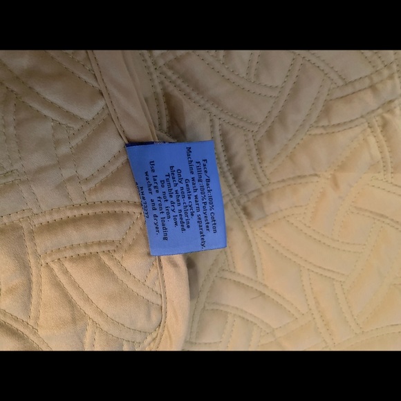 Simply Vera Wang comforter and 2 euro shams in Citrine Green - Picture 10 of 10